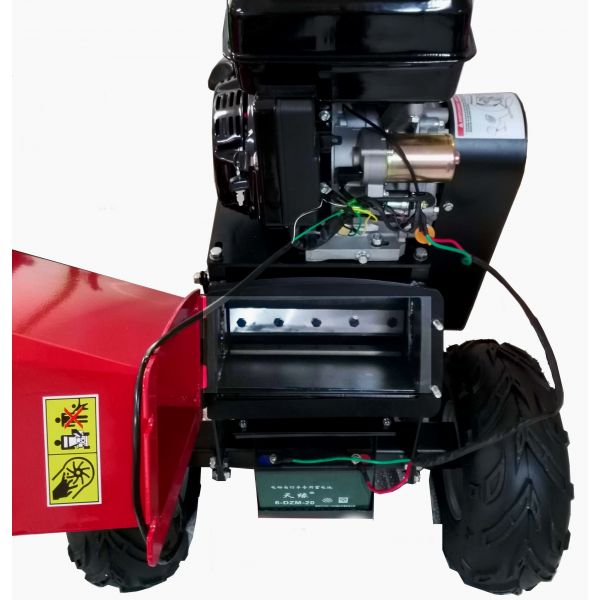 Broyeur de branches thermique 15 CV à démarrage électrique – Débit élevé